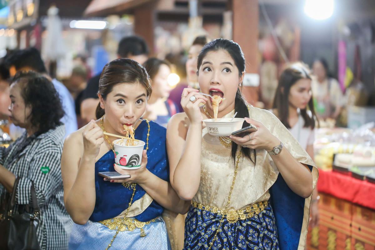 แชะ ชิม ช้อป ! งาน “อุ่นไอรัก คลายความหนาว” ฟินหนัก เมื่อสแกนจ่ายผ่านทรูมันนี่ วอลเล็ท